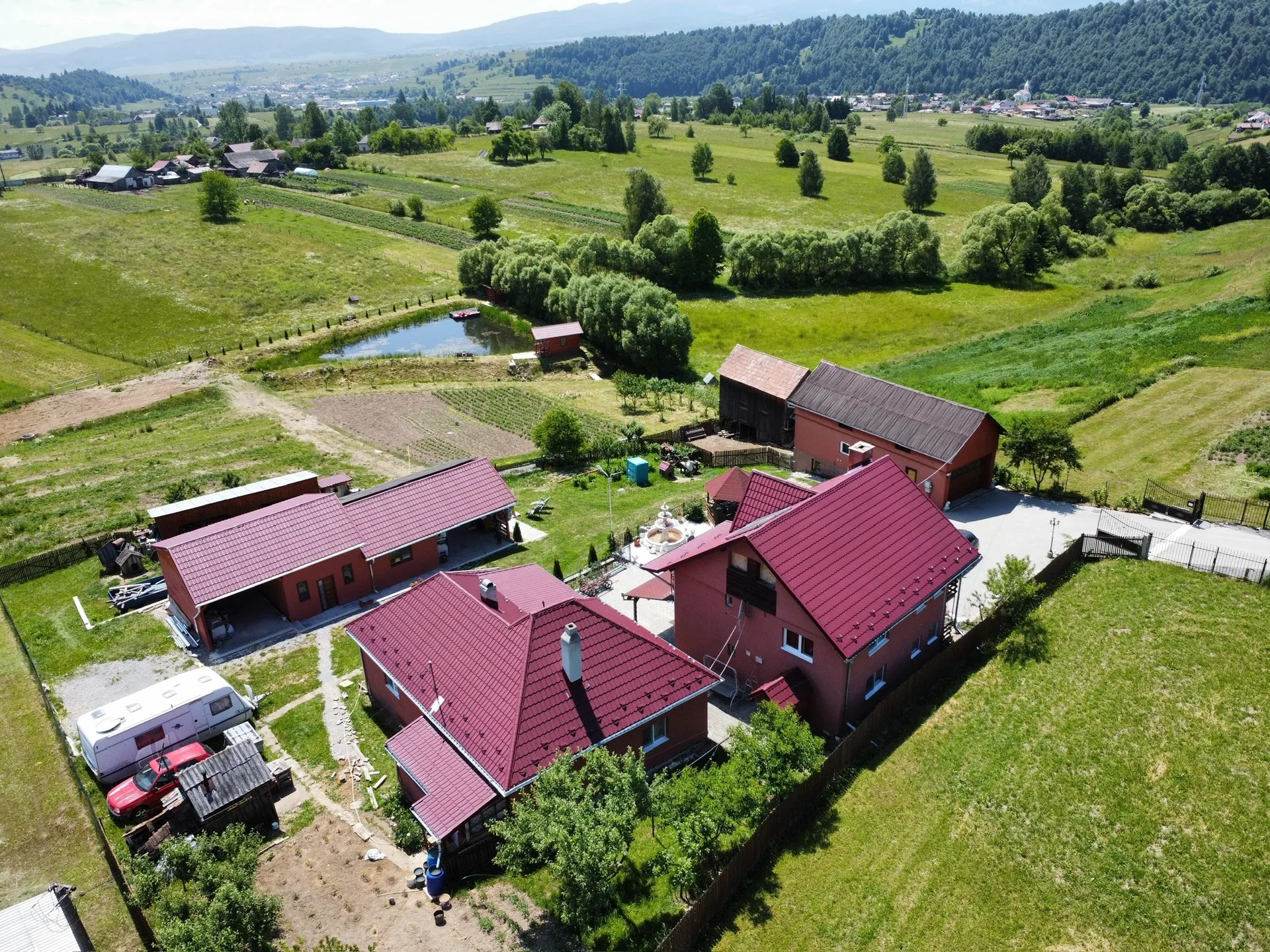Vedere aeriană asupra Campingplatz Vilcan din Sărmaș, Harghita